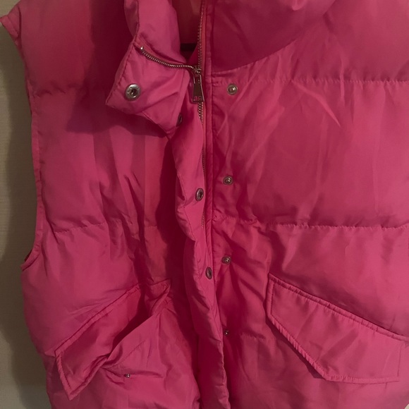 Bright pink puffer vest sz small - Picture 6 of 8